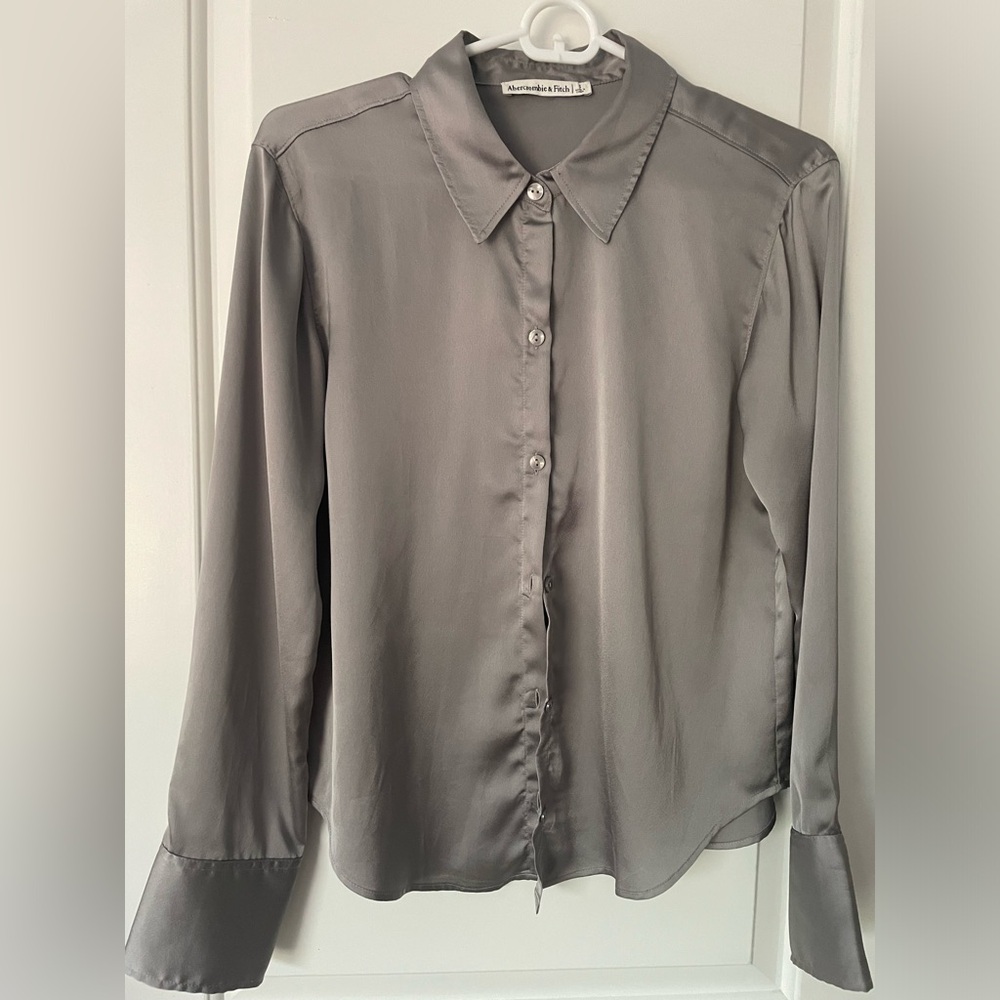 Abercrombie Grey Long-Sleeve Satin Button-Up Shirt